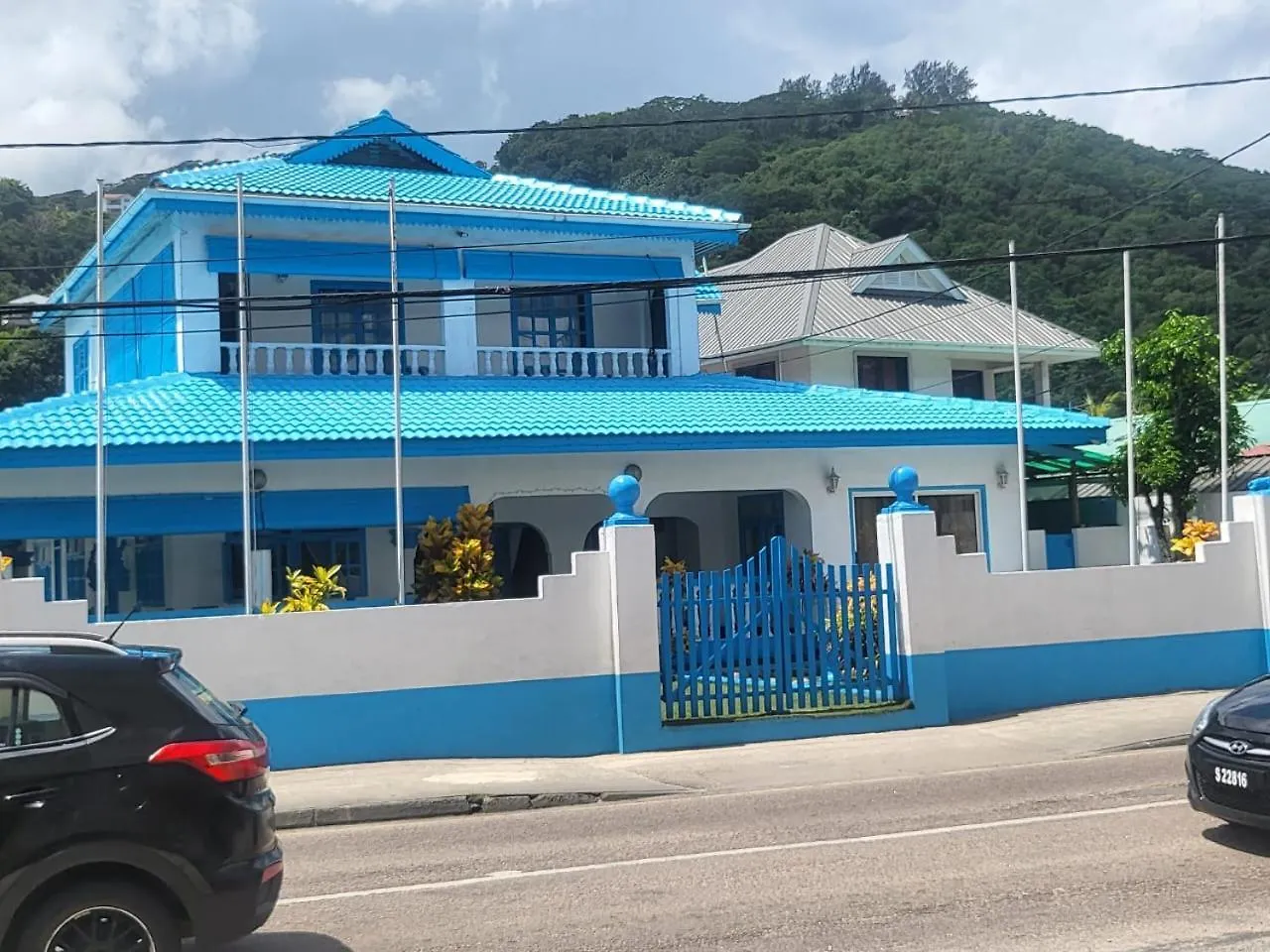 Le Chateau Bleu Anse aux Pins Guest house