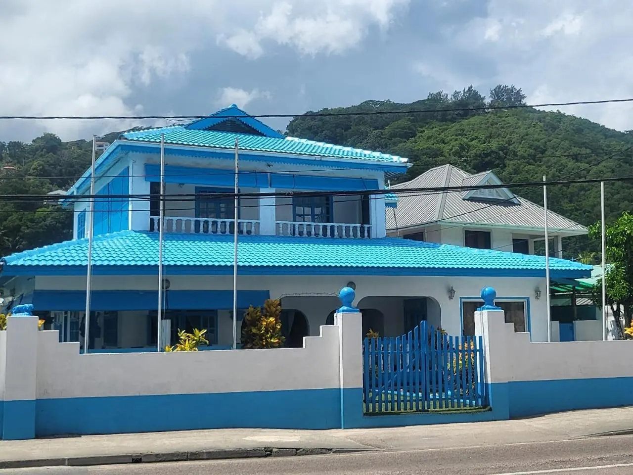 Le Chateau Bleu Anse aux Pins