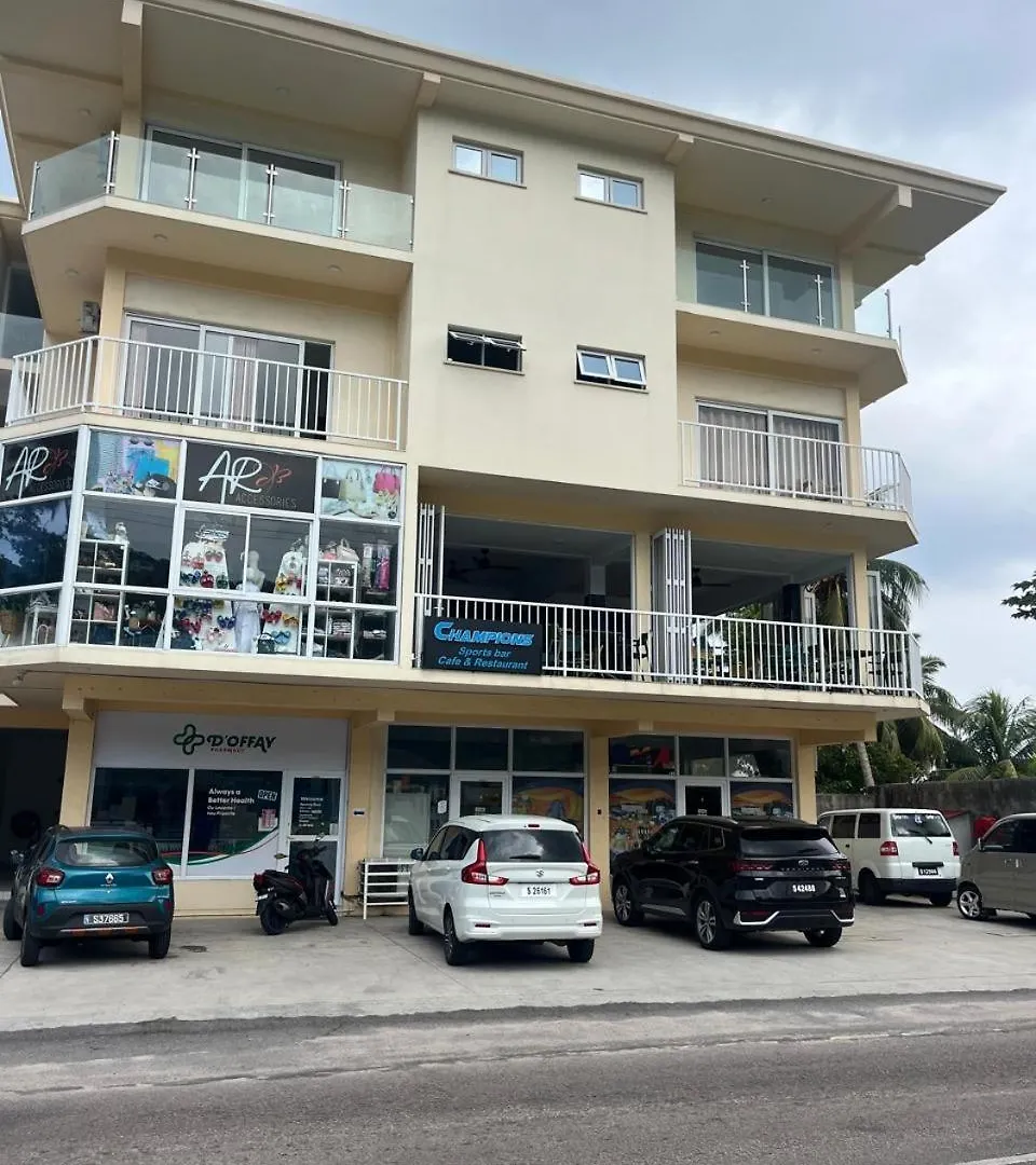 Le Chateau Bleu Anse aux Pins Guest house