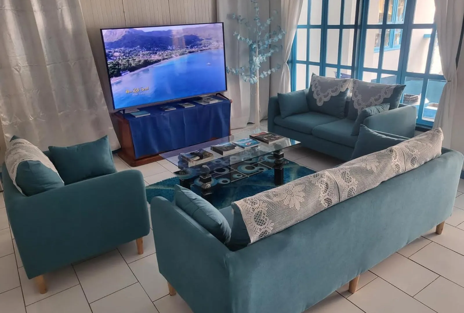Le Chateau Bleu Anse aux Pins Guest house
