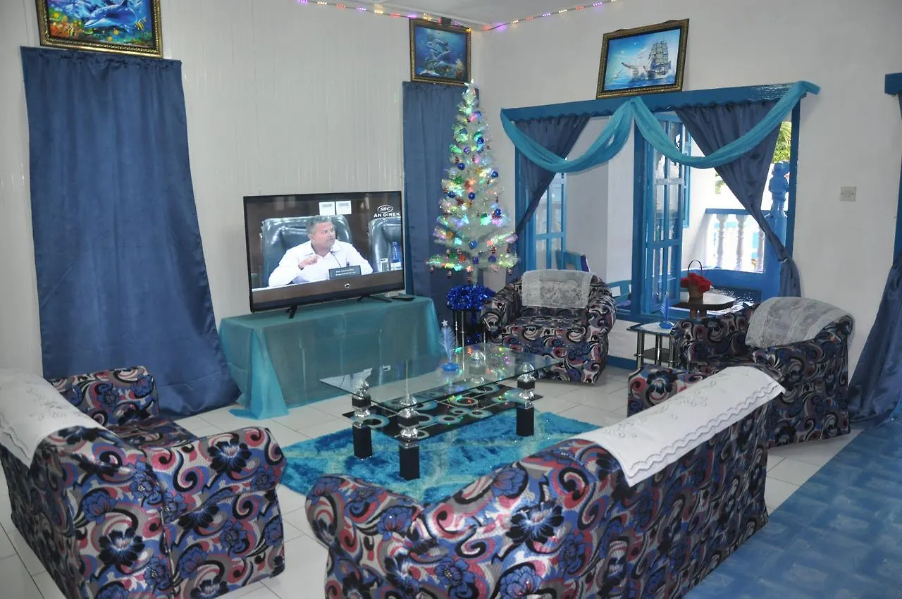 Le Chateau Bleu Anse aux Pins Guest house
