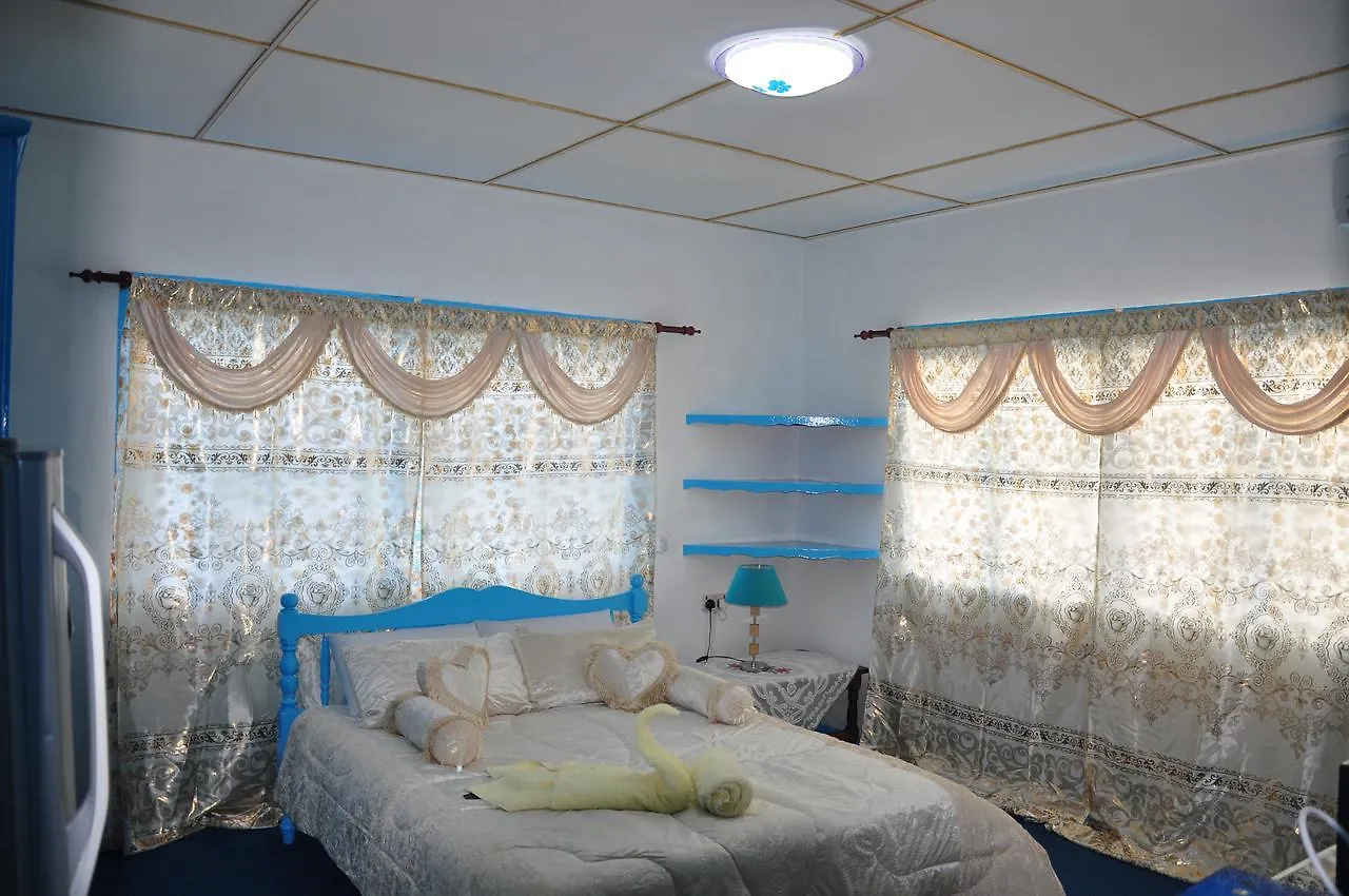 Le Chateau Bleu Anse aux Pins Guest house